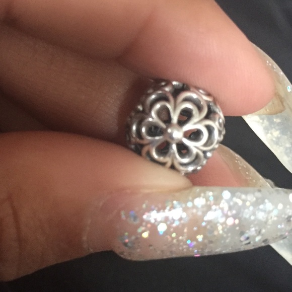 Pandora Flower Charm Authentic - Picture 1 of 3